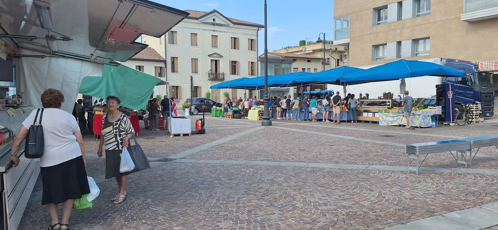 Weekly market in the centre of Gaiarine